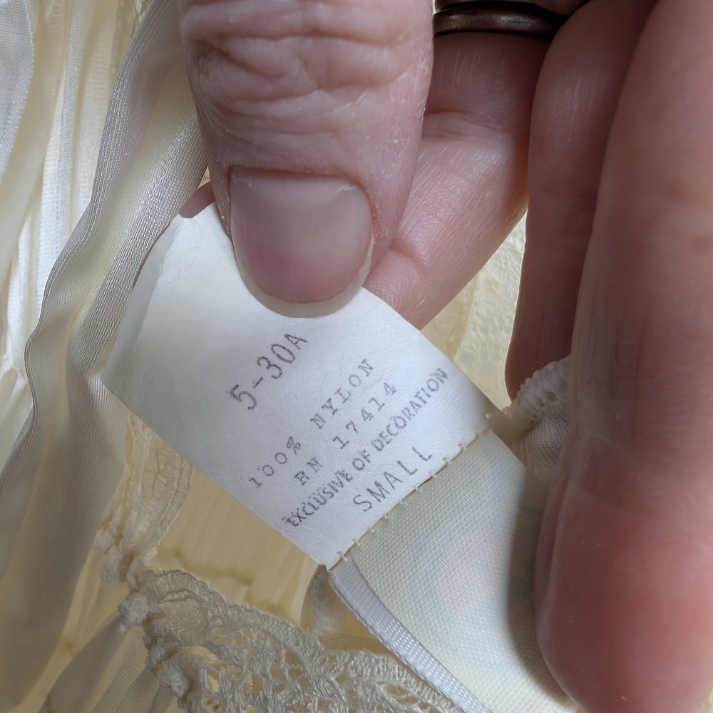 Miss Elaine Vintage Cream Lace Gown - Picture 8 of 8
